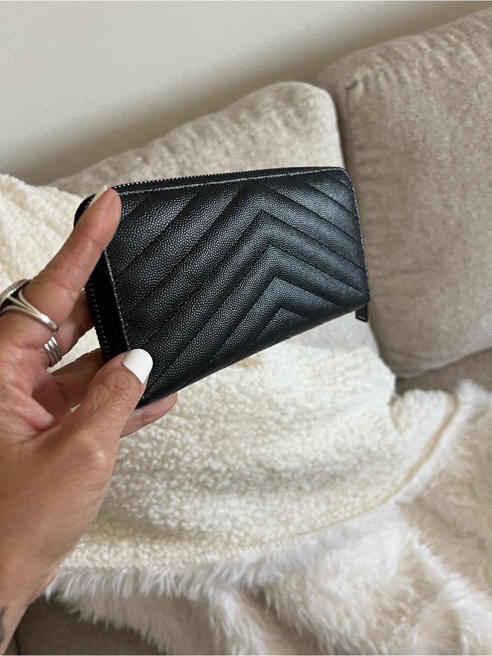 Saint Laurent Glossy Black Zip Pull Wallet Accent - Picture 3 of 5